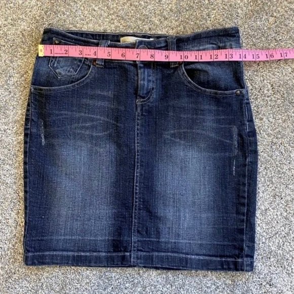 Bershka stretch dark wash 5 pocket denim mini skirt. Women’s size 4 - Picture 6 of 7